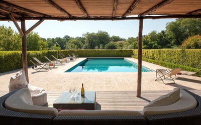 Villa Collombroso: Piscine, Mobilier De Jardin, Meubles, Recours, Balancelle, Ombre, Composite, Loisir, Chaise, Jardin