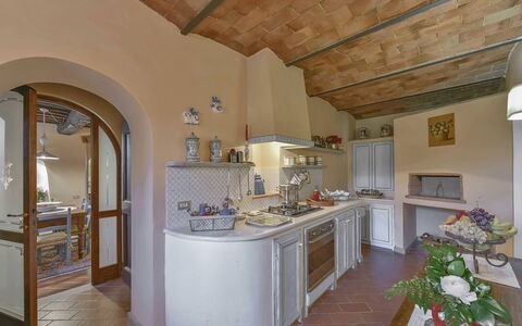 Villa delle Rose: Meubles, Cuisine, Design Intérieur, Sol, Comptoir, Appareil De Cuisine, Domicile, Éclairage, Cabinetry, Pièce