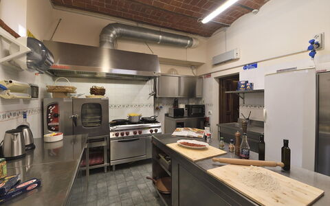 Villa Michelangelo: Cuisine, Comptoir, Meubles, Appareil De Cuisine, Principaux Appliance, Éclairage, Design Intérieur, Sol, Plafond, Cuisinière