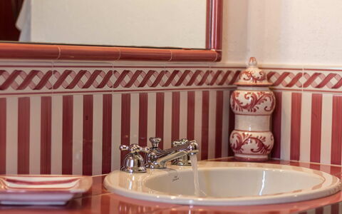 Villa Molinazzo 14: Design Intérieur, Lavabo, Luminaire Plomberie, Robinet, Pièce, Plomberie, Porcelaine, Salle De Bains, Tuile, Évier