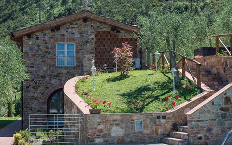 Il Podere: Mur, Architecture, Arbuste, Maison, Brique, Domicile, Chalet, Porte, Jardin, Biens