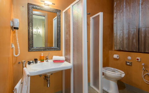 Villa Bastiano: Design Intérieur, Sol, Sol, Pièce, Luminaire Plomberie, Plafond, Plomberie, Orange, Linge, Évier