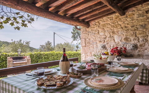 Villa del Colle: Meubles, Table, Table Cuisine Et Salle A Manger, Chaise, Nappe De Table, Mobilier De Jardin, Tableau De Plein Air, Linge, Ferme, Salle À Manger