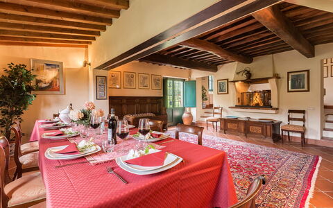 Villa Il Castagno: Mur, Meubles, Domicile, Chaise, Salle À Manger, Table Cuisine Et Salle A Manger, Plante D'Appartement, Conception, Villa, Hôtel