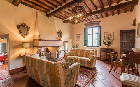 Villa Il Castagno: Mur, Meubles, Architecture, Domicile, Chaise, Salon, Mur De Pierre, Villa, Plante D'Appartement, Brique