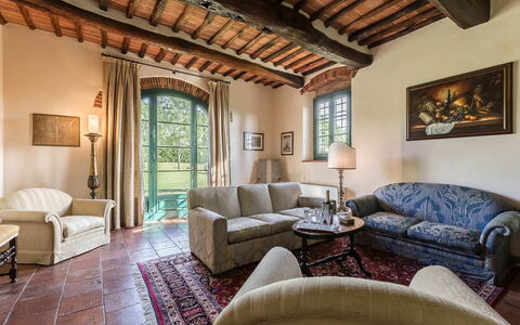 Villa Il Castagno: Mur, Meubles, Domicile, Chaise, Salon, Villa, Biens, Canapé, Brique