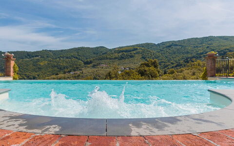 Villa Il Castagno: Montagnes Relief, Colline, Piscine, Montagne, Chaîne De Montagnes, Crête, Recours, Eco Hôtel, Caractéristique De L'Eau, Ville Resort