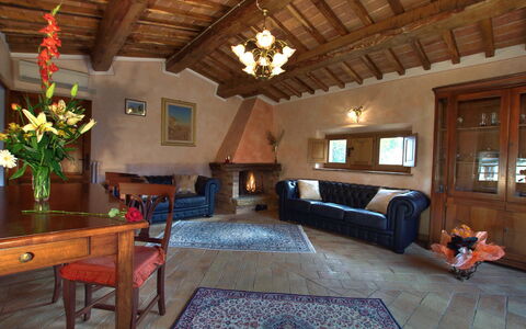 Villa Incanto: Meubles, Design Intérieur, Sol, Bois, Canapé, Plafond, Pièce, Sol, Salon, Table