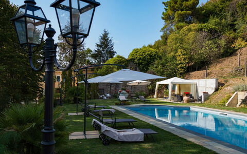 Villa Vorno: Piscine, Loisir, Recours, Mobilier De Jardin, Eco Hôtel, Ombre, Biens, Jardin, Parapluie, Hôtel