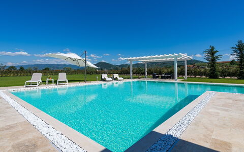 Villa Monsummano: Bleu, Piscine, L'Eau, Recours, Composite, Eco Hôtel, Loisir, Mobilier De Jardin, Ombre, Aménagement Paysager