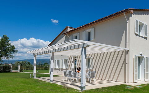 Villa Monsummano: Porche, Toit, Composite, Domicile, Store, Ombre, Structure En Plein Air, Pergola, Mobilier De Jardin, Patio