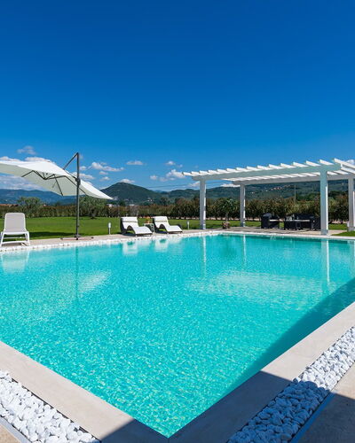 Villa Monsummano: Bleu, Piscine, L'Eau, Recours, Composite, Eco Hôtel, Loisir, Mobilier De Jardin, Ombre, Aménagement Paysager