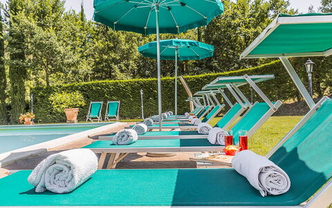 Villa Panorama: Mobilier De Jardin, Piscine, Recours, Balancelle, Loisir, Parapluie, Chaise, Eco Hôtel, Hôtel, Tableau De Plein Air