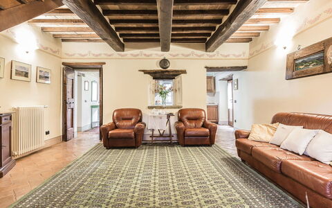 Villa Panorama: Meubles, Design Intérieur, Mur, Sol, Canapé, Sol, Bois, Plafond, Pièce, Salon