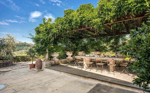 Villa la Brezza: Jardin, Pot De Fleur, Ombre, Dalle, Structure En Plein Air, Plante D'Appartement