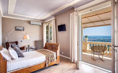 Villa la Brezza: Meubles, Design Intérieur, Bois, Chambre, Lit, Sol, Sol, Appartement, Domicile, Pièce