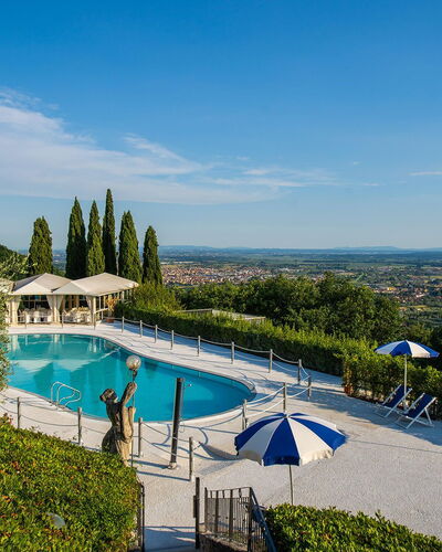 Villa la Brezza: Piscine, Recours, Mobilier De Jardin, Eco Hôtel, Aménagement Paysager, Hacienda, Ville Resort, Villa, Hôtel