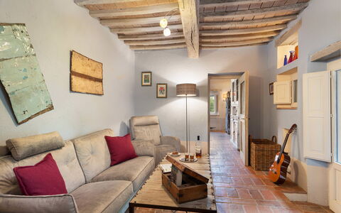 Villa la Foresta: Meubles, Mur, Design Intérieur, Sol, Canapé, Bois, Plafond, Salon, Pièce, Sol