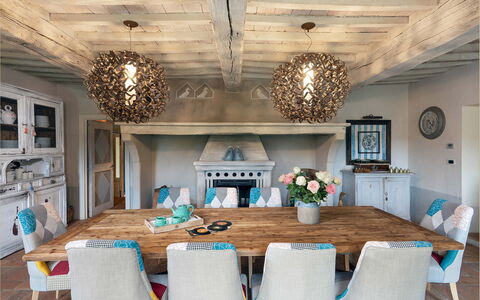 Villa la Foresta: Meubles, Design Intérieur, Table, Bois, Chaise, Plafond, Table Cuisine Et Salle A Manger, Salle À Manger, Sol, Pièce