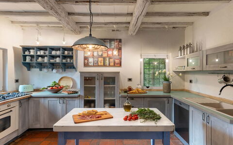 Villa la Foresta: Meubles, Cuisine, Design Intérieur, Comptoir, Sol, Plafond, Bois, Luminaire, Domicile, Cabinetry