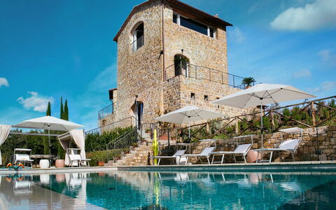 Villa Torre del Chianti: Piscine, Recours, Biens, Parapluie, Villa, Ville Resort, Mobilier De Jardin, Balancelle, Eco Hôtel, Hôtel