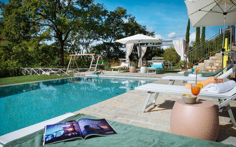Villa Torre del Chianti: Piscine, Mobilier De Jardin, Meubles, Parapluie, Balancelle, Recours, Loisir, Chaise, Eco Hôtel, Ombre