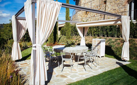 Villa Torre del Chianti: Meubles, Mobilier De Jardin, Chaise, Table, Ombre, Jardin, Belvédère, Patio, Tableau De Plein Air, Structure En Plein Air