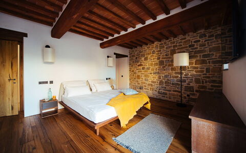 Villa Torre del Chianti: Mur, Design Intérieur, Sol, Meubles, Bois, Chambre, Sol, Lit, Plafond, Parquet