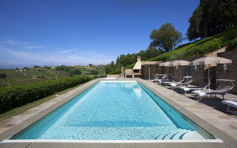 Villa Chianti: Bleu, Piscine, Recours, Mobilier De Jardin, Balancelle, Eco Hôtel, Ville Resort, Thermes, Caractéristique De L'Eau, Villa