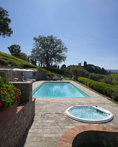 Villa Chianti: Piscine, Paysage, Jardin, Aménagement Paysager, Biens, Caractéristique De L'Eau, Arrière-Cour, Cour, Dalle, Hacienda