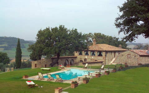 Villa Montichiello: Biens, Piscine, Hacienda, Villa, Manoir, Arrière-Cour, Ferme, Cour, Hôtel