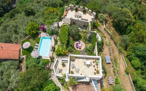 La Rocca di Monteggiori: Végétation, Paysage, Arbuste, Communauté Des Plantes, Zone Rurale, Jardin, Couverture De Sol, Vue Du Ciel, Biens, Aménagement Paysager