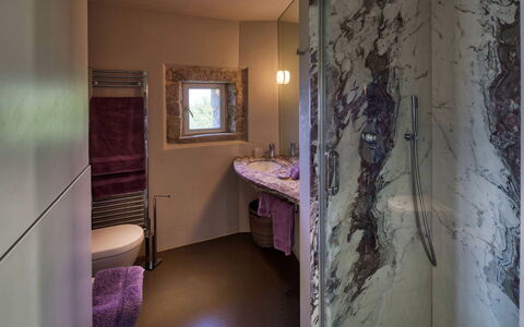 La Rocca di Monteggiori: Sol, Design Intérieur, Sol, Luminaire Plomberie, Éclairage, Plafond, Pièce, Salle De Bains, Plomberie, Robinet