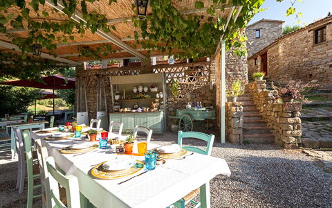 Borgo di San Biagio: Meubles, Table, Chaise, Table Cuisine Et Salle A Manger, Tableau De Plein Air, Mobilier De Jardin, Restaurant, Salle À Manger, Jardin, Nappe De Table