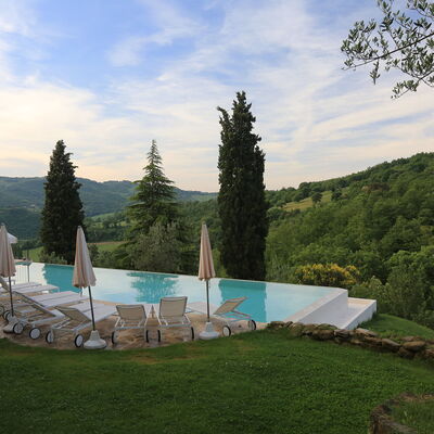 Borgo di San Biagio: Arbre, Été, Paysage, Piscine, Station De Montagne, Mobilier De Jardin, Aménagement Paysager, Mélèze, Eco Hôtel