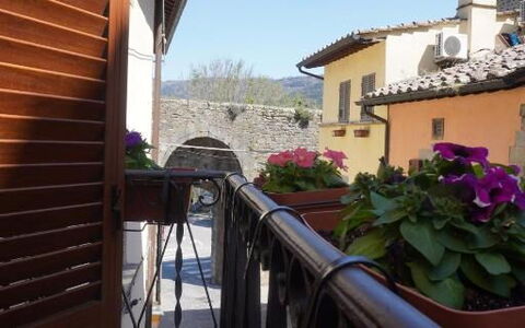 Terrazzino Margherita: Pot De Fleur, Balcon, Porte, Le Fer, Plante D'Appartement, Balustrade, Tache De Bois, Balustre, Accueil Porte