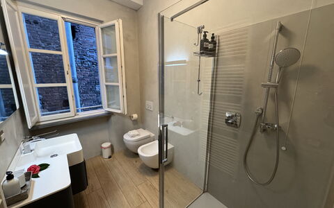 Casa Anna 13: Salle De Bains, Luminaire Plomberie, Sol, Sol, Design Intérieur, Baignoire, Plomberie, Robinet, Toilette, Évier