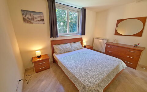 Appartamento Botrici: Lit, Chambre, Meubles, Bois, Drap De Lit, Literie, Sol, Sol, Design Intérieur, Pièce