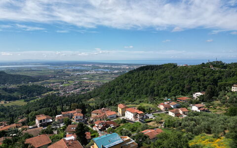 Appartamento Botrici: Jour, Zone Résidentielle, Horizon, Paysage, Montagnes, Colline, Zone Rurale, Toit, Banlieue, Station De Montagne