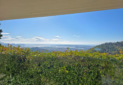 Appartamento Botrici: Ciel, Jour, Feuille, La Nature, Vert, Végétation, Horizon, Nuage, Colline, Paysage