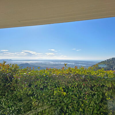 Appartamento Botrici: Ciel, Jour, Feuille, La Nature, Vert, Végétation, Horizon, Nuage, Colline, Paysage