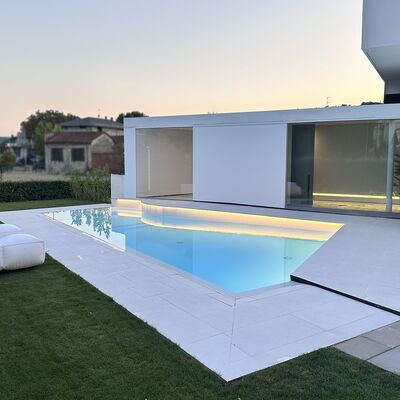 Villa Bilor Luxe: Piscine, Composite, Ombre, Jardin, Aménagement Paysager, Biens, Villa, Conception, Cour, Recours
