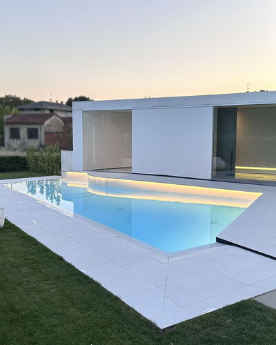 Villa Bilor Luxe: Piscine, Composite, Ombre, Jardin, Aménagement Paysager, Biens, Villa, Conception, Cour, Recours