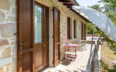 Il Giuncheto, Pool, Amazing View, Umbrian Countrys: Bois, Porte, Accueil Porte, Chalet, Porche, Dur, Tache De Bois, Ombre, Pot De Fleur, Cour