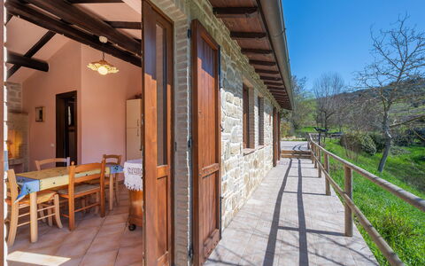 Il Giuncheto, Pool, Amazing View, Umbrian Countrys: Bois, Porte, Chalet, Dur, Tache De Bois, Table Cuisine Et Salle A Manger, Brique, Porche, Planche, Ferme