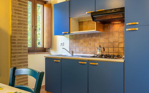 Il Giuncheto Apartments, Pool, Umbrian Countryside: Appartement, Cuisine, Principaux Appliance, Tache De Bois, Électroménager, Appareil De Cuisine, Cabinetry, Plante D'Appartement, Comptoir