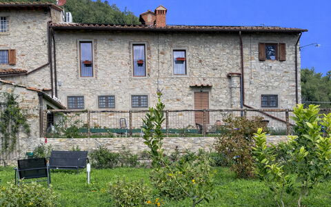 Borgo Antico, Pool, Barberino del Mugello: Lot Terre, Zone Rurale, Biens, Chalet, Village, Jardin, Ferme, Arrière-Cour, Pelouse, Aménagement Paysager