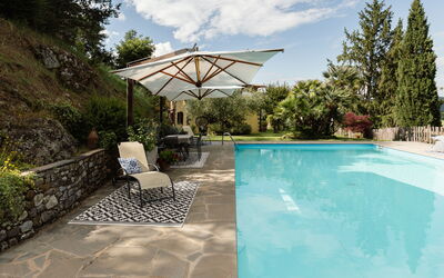 Villa Essiccatoio: Piscine, Mobilier De Jardin, Dalle, Meubles, Parapluie, Ombre, Recours, Chaise, Eco Hôtel, Composite