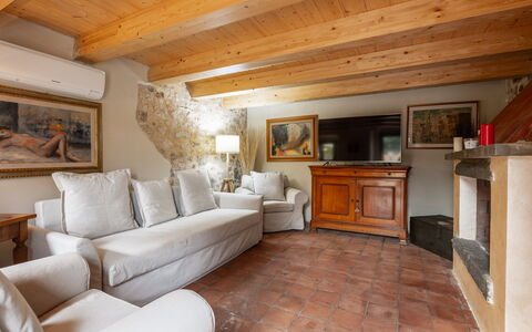 Il Casale di San Jacopo con Piscina Privata: Meubles, Mur, Sol, Design Intérieur, Bois, Canapé, Sol, Pièce, Plafond, Salon