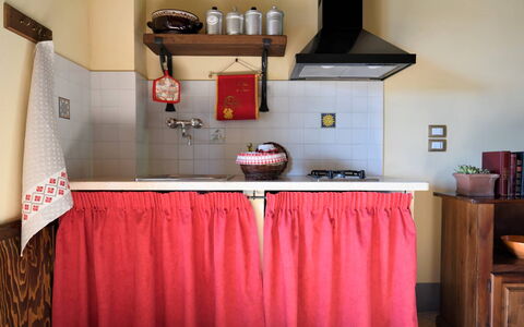 Terre di Giano Private Pool and View, Umbria: Design Intérieur, Sol, Meubles, Pièce, Sol, Domicile, Cuisine, Linge, Cabinetry, Comptoir